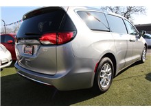 2020 Chrysler Pacifica Touring Minivan 4D Thumbnail 7