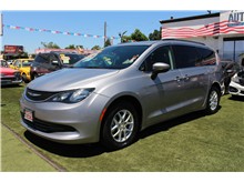 2020 Chrysler Voyager LXi Minivan 4D Thumbnail 2