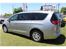 2020 Chrysler Voyager LXi Minivan 4D Thumbnail 3