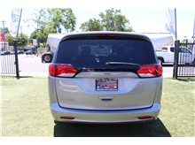 2020 Chrysler Voyager LXi Minivan 4D Thumbnail 5