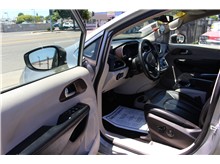 2020 Chrysler Voyager LXi Minivan 4D Thumbnail 9