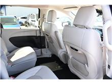 2021 Chrysler Pacifica Hybrid Touring L Van 4D Thumbnail 10