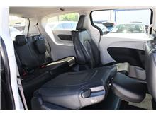 2023 Chrysler Pacifica Hybrid Touring L Van 4D Thumbnail 10