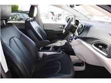 2023 Chrysler Pacifica Hybrid Touring L Van 4D Thumbnail 8