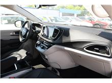 2023 Chrysler Pacifica Hybrid Touring L Van 4D Thumbnail 9