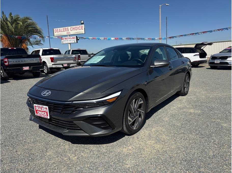 2025 Hyundai Elantra SEL Convenience Sedan 4D