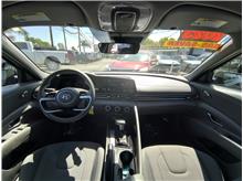 2023 Hyundai Elantra SE Sedan 4D Thumbnail 6
