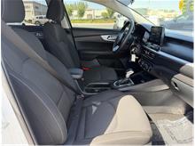 2023 Kia Forte LXS Sedan 4D Thumbnail 10