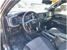 2022 Toyota Tacoma Double Cab TRD Off-Road Pickup 4D 5 ft Thumbnail 5