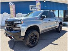 2020 Chevrolet Silverado 1500 Crew Cab LT Trail Boss Pickup 4D 5 3/4 ft Thumbnail 2