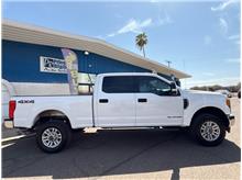 2017 Ford F250 Super Duty Crew Cab XLT Pickup 4D 6 3/4 ft Thumbnail 5