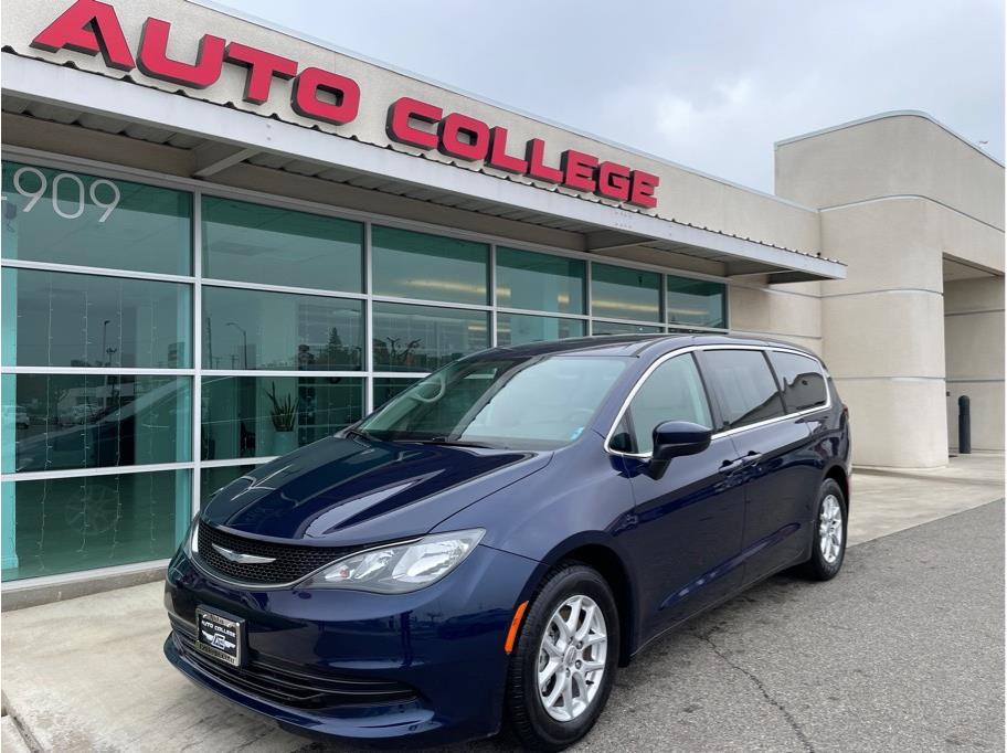 2017 Chrysler Pacifica from Auto College