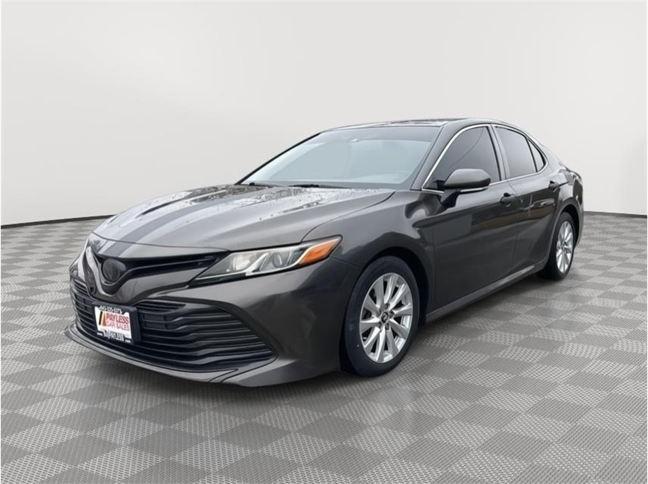 2018 Toyota Camry LE's photo