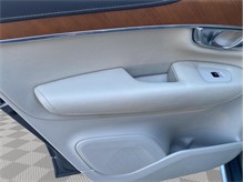 Vehicle Thumb #38