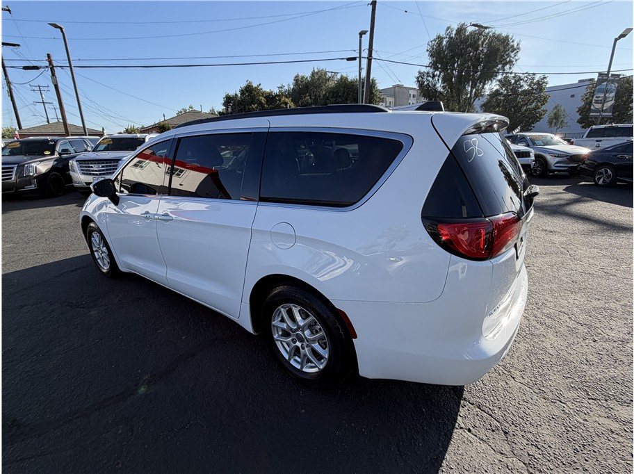 2021 Chrysler Voyager LXI - Photo 11