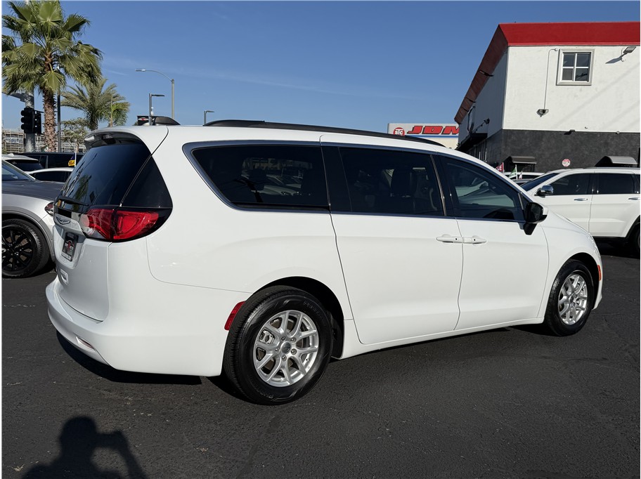 2021 Chrysler Voyager LXI - Photo 13