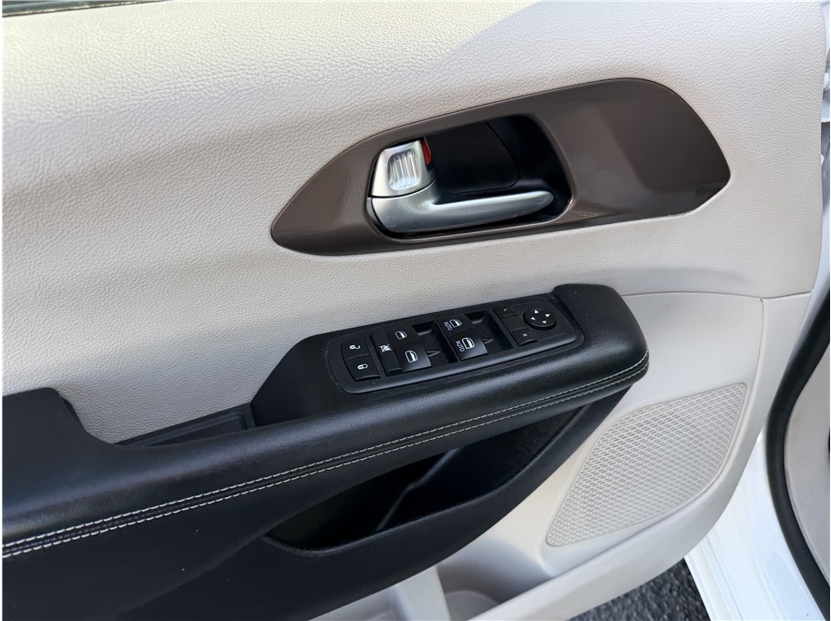 2021 Chrysler Voyager LXI - Photo 15