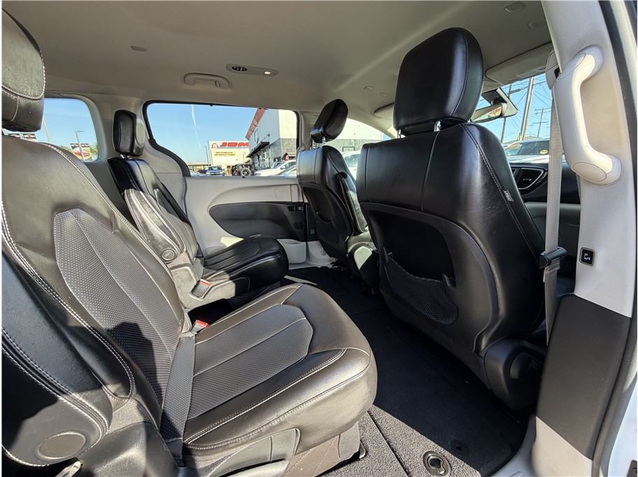 2021 Chrysler Voyager LXI - Photo 24