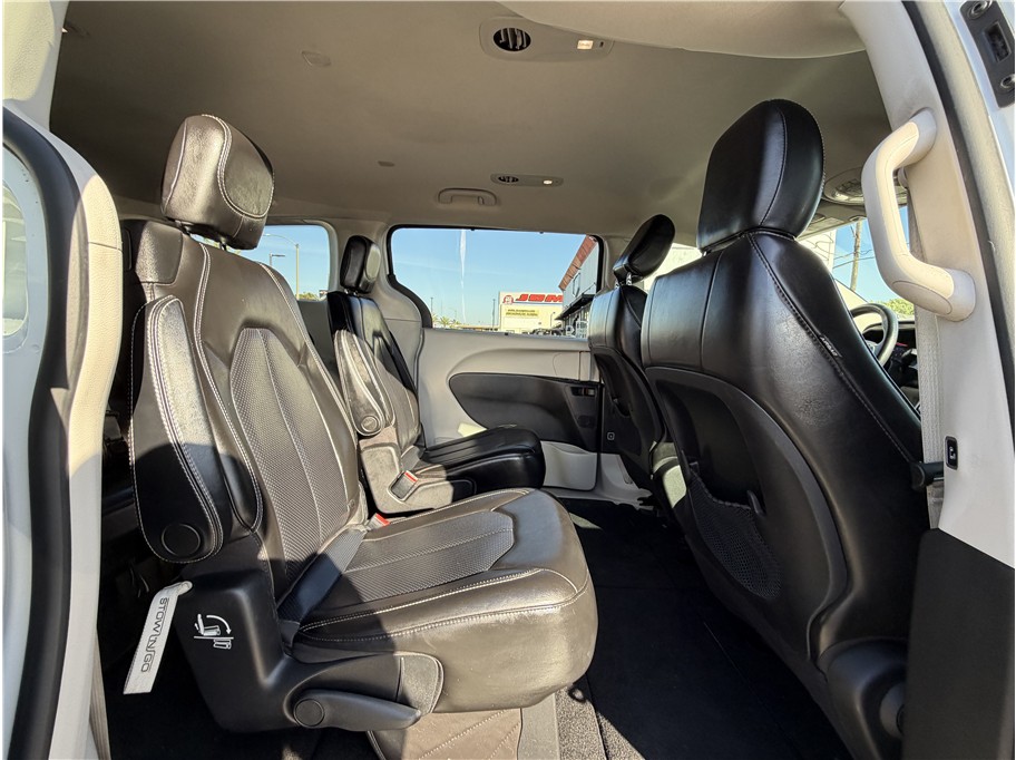 2021 Chrysler Voyager LXI - Photo 25