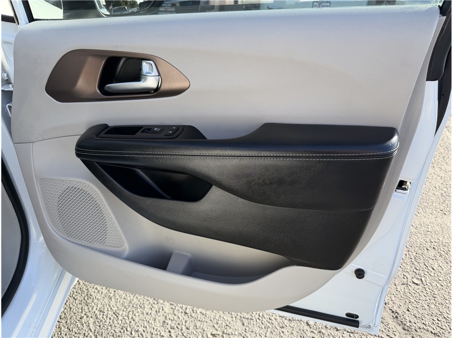 2021 Chrysler Voyager LXI - Photo 29
