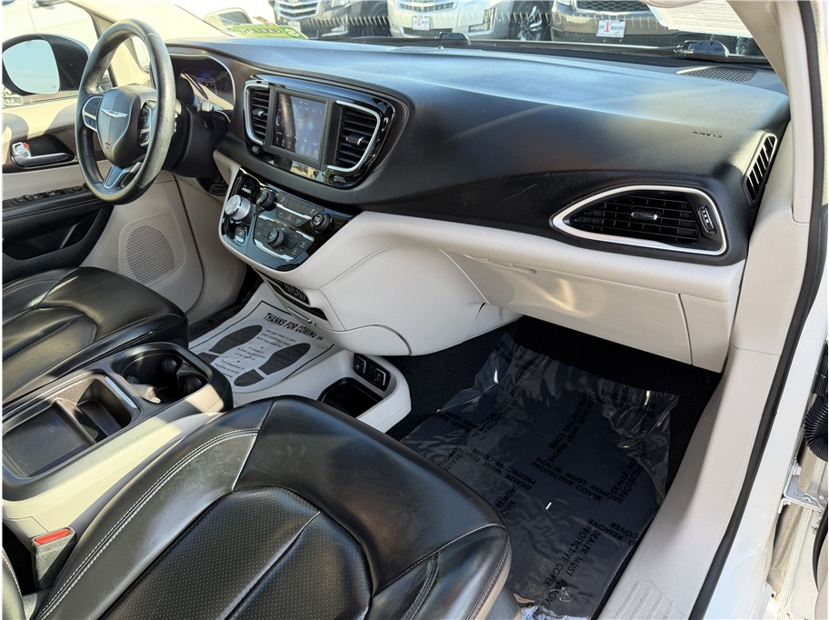 2021 Chrysler Voyager LXI - Photo 30