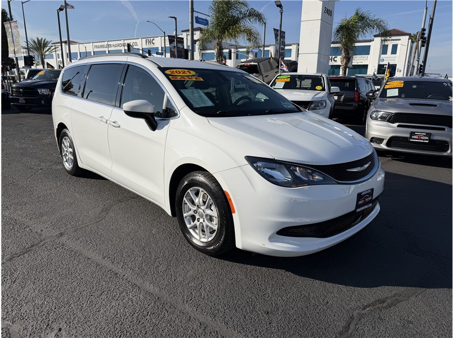 2021 Chrysler Voyager LXI - Photo 7