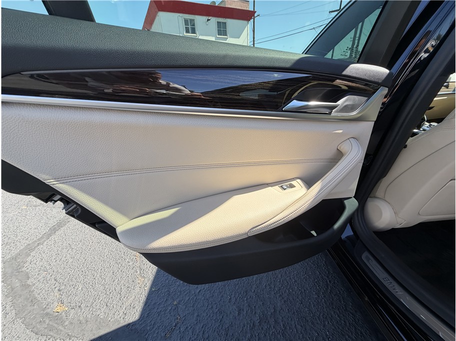 2020 BMW 5 Series 530i - Photo 19