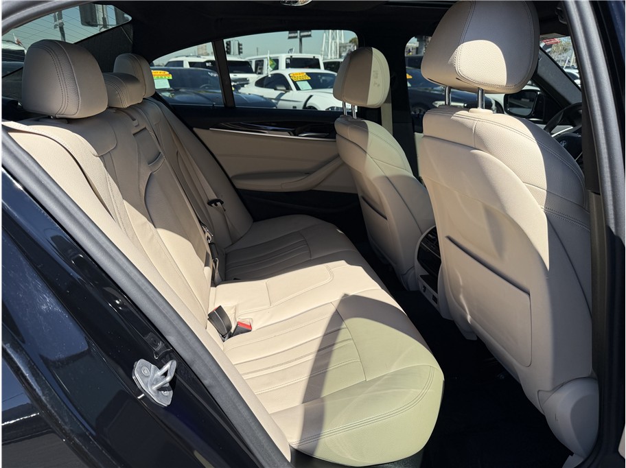 2020 BMW 5 Series 530i - Photo 24