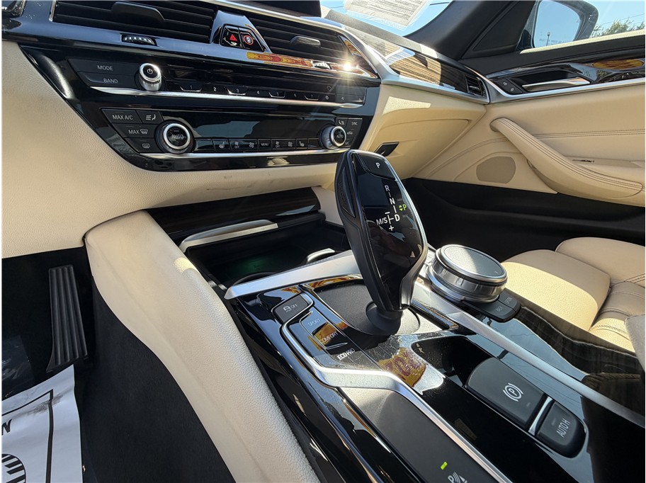 2020 BMW 5 Series 530i - Photo 37