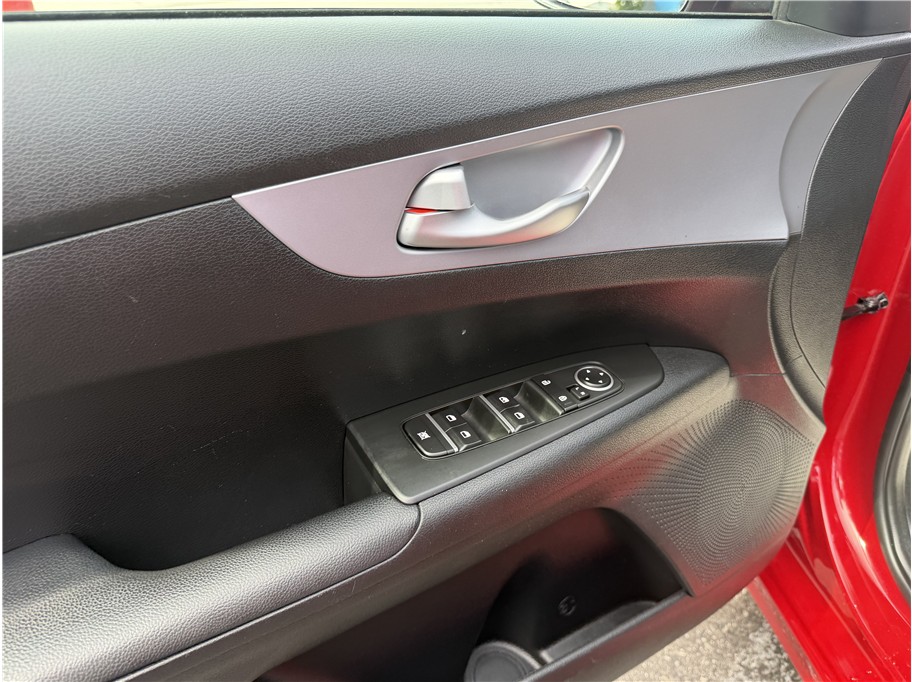 2024 Kia Forte LXS - Photo 15