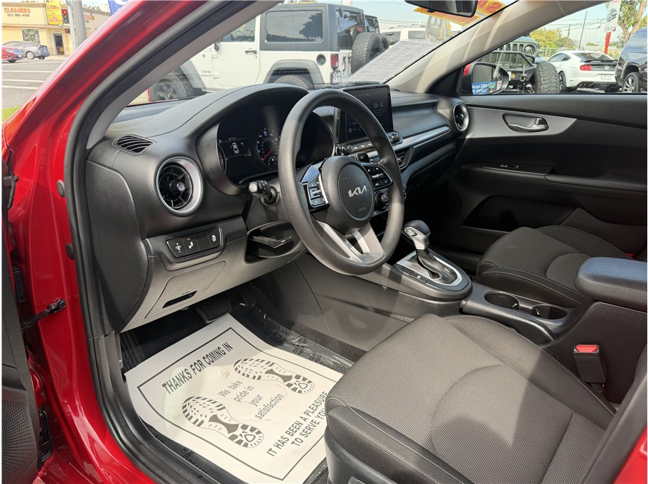 2024 Kia Forte LXS - Photo 16