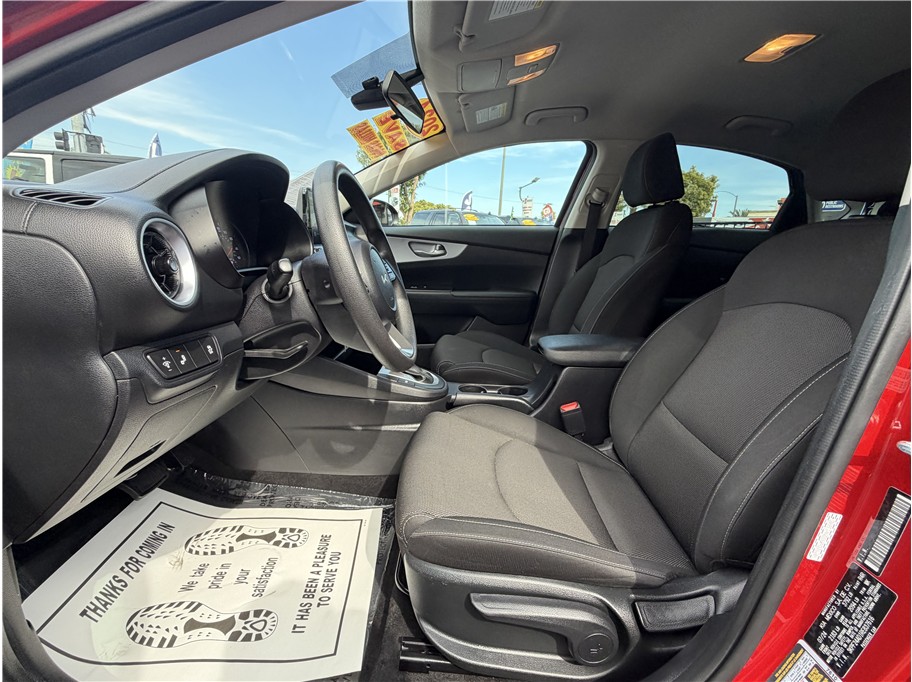 2024 Kia Forte LXS - Photo 17