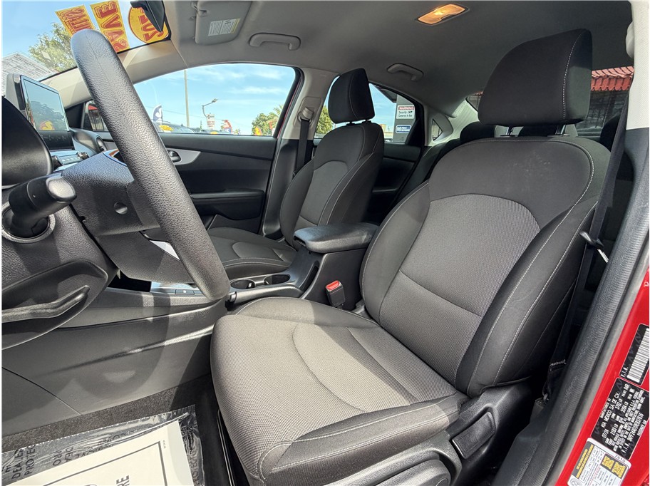 2024 Kia Forte LXS - Photo 18