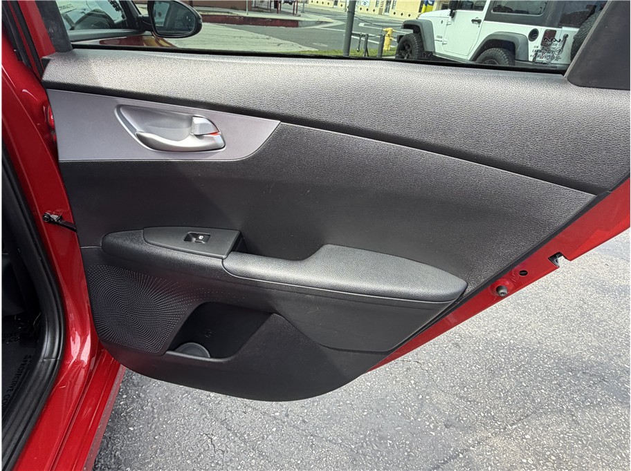 2024 Kia Forte LXS - Photo 22