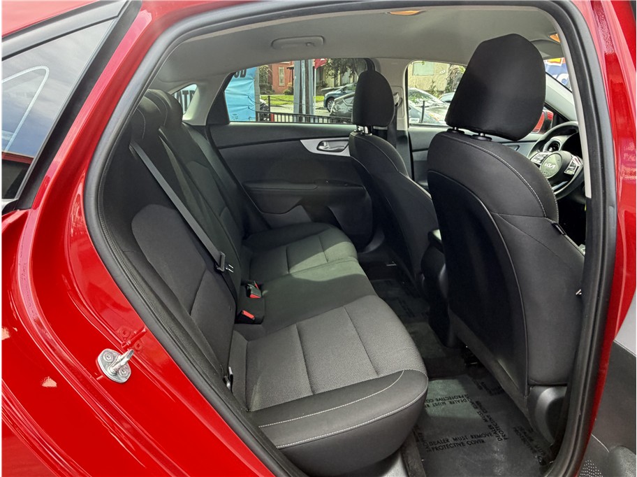 2024 Kia Forte LXS - Photo 23