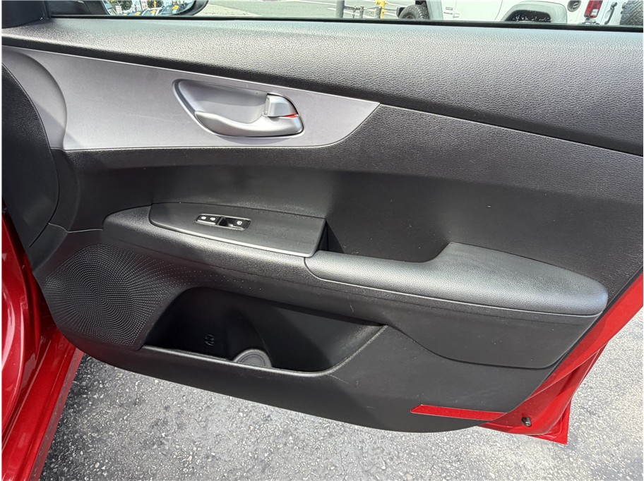 2024 Kia Forte LXS - Photo 25