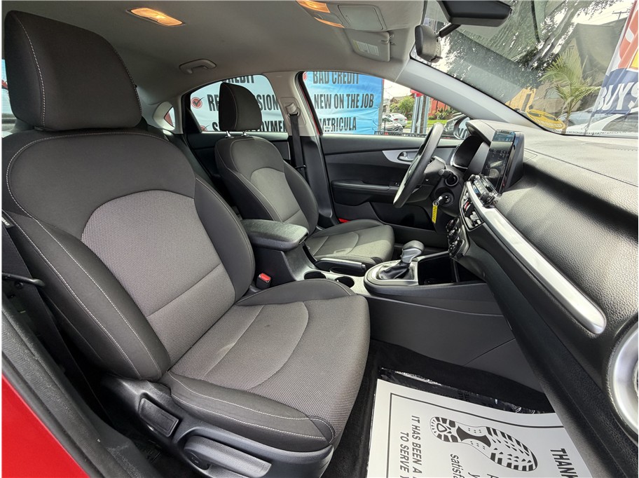 2024 Kia Forte LXS - Photo 28