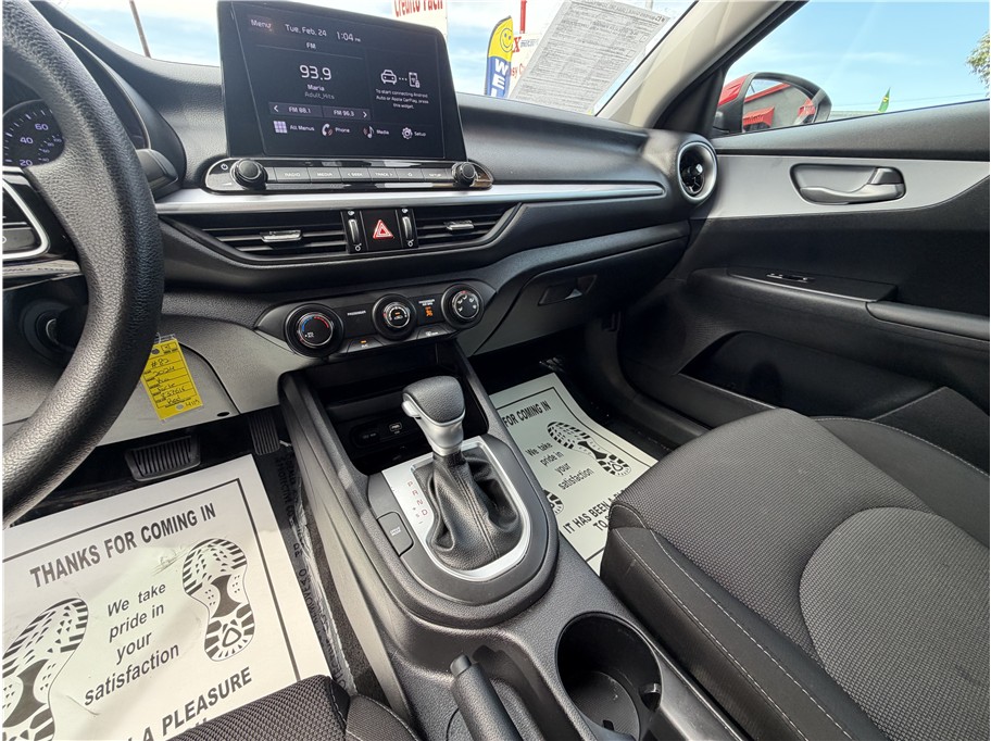 2024 Kia Forte LXS - Photo 33