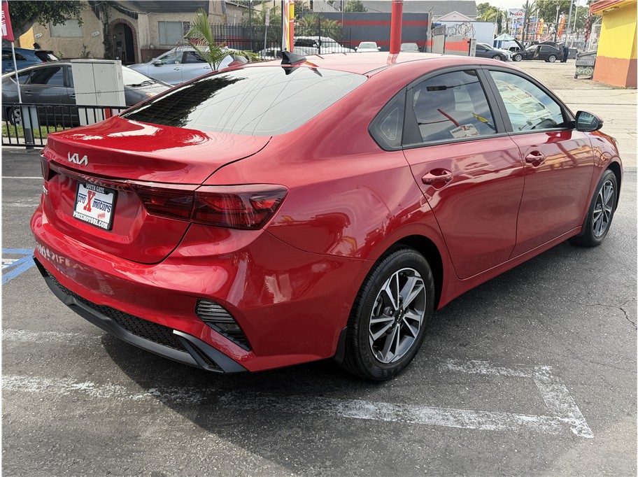 2024 Kia Forte LXS - Photo 7