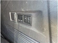 Vehicle Thumb #26