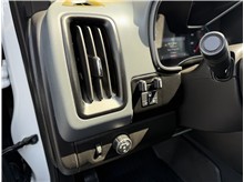 Vehicle Thumb #32
