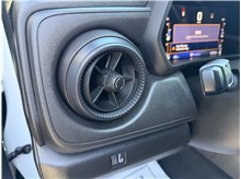 Vehicle Thumb #33