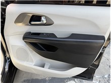 Vehicle Thumb #29