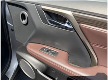 Vehicle Thumb #32