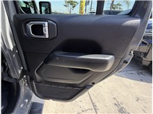 Vehicle Thumb #25