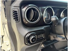 Vehicle Thumb #33