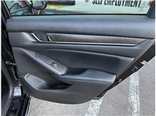 Vehicle Thumb #26