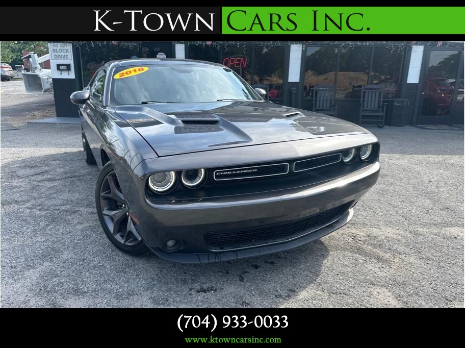 2018 Dodge Challenger SXT Plus's photo