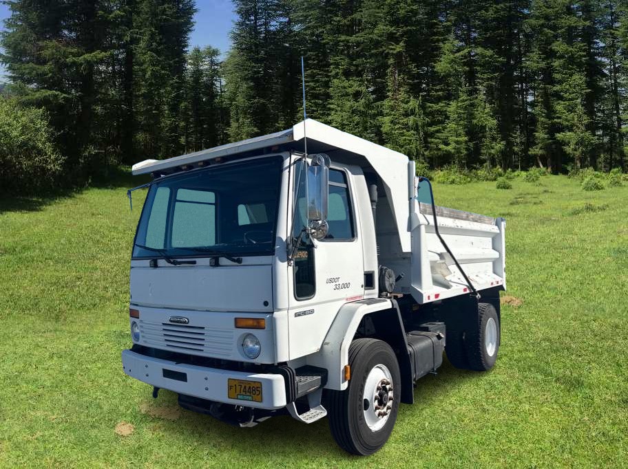 2005 Freightliner FC80 from Paradise Auto Sales - Grants Pass
