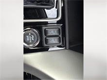 Vehicle Thumb #33